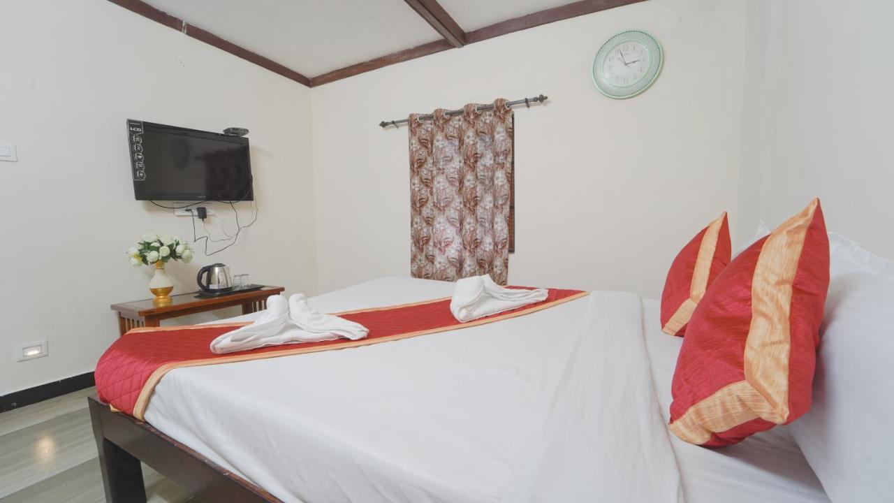 Hotel Amuthu Residency Ooty Esterno foto