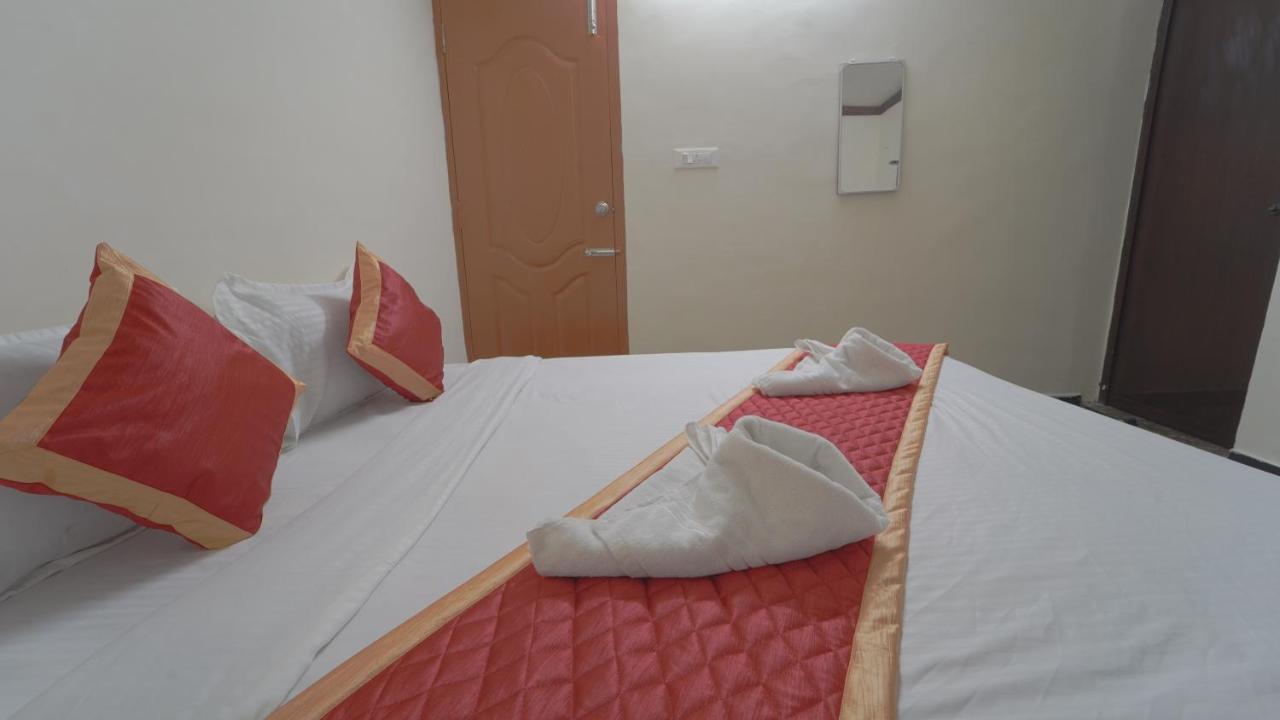 Hotel Amuthu Residency Ooty Esterno foto
