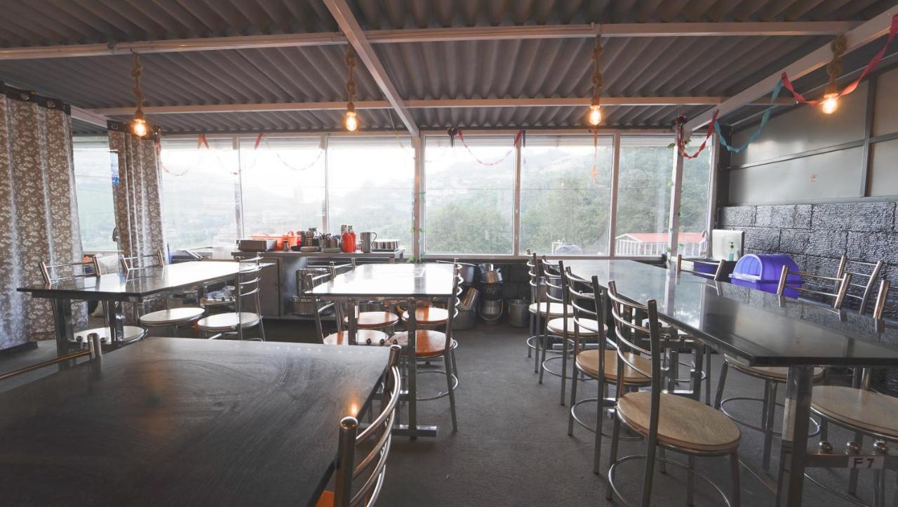 Hotel Amuthu Residency Ooty Esterno foto