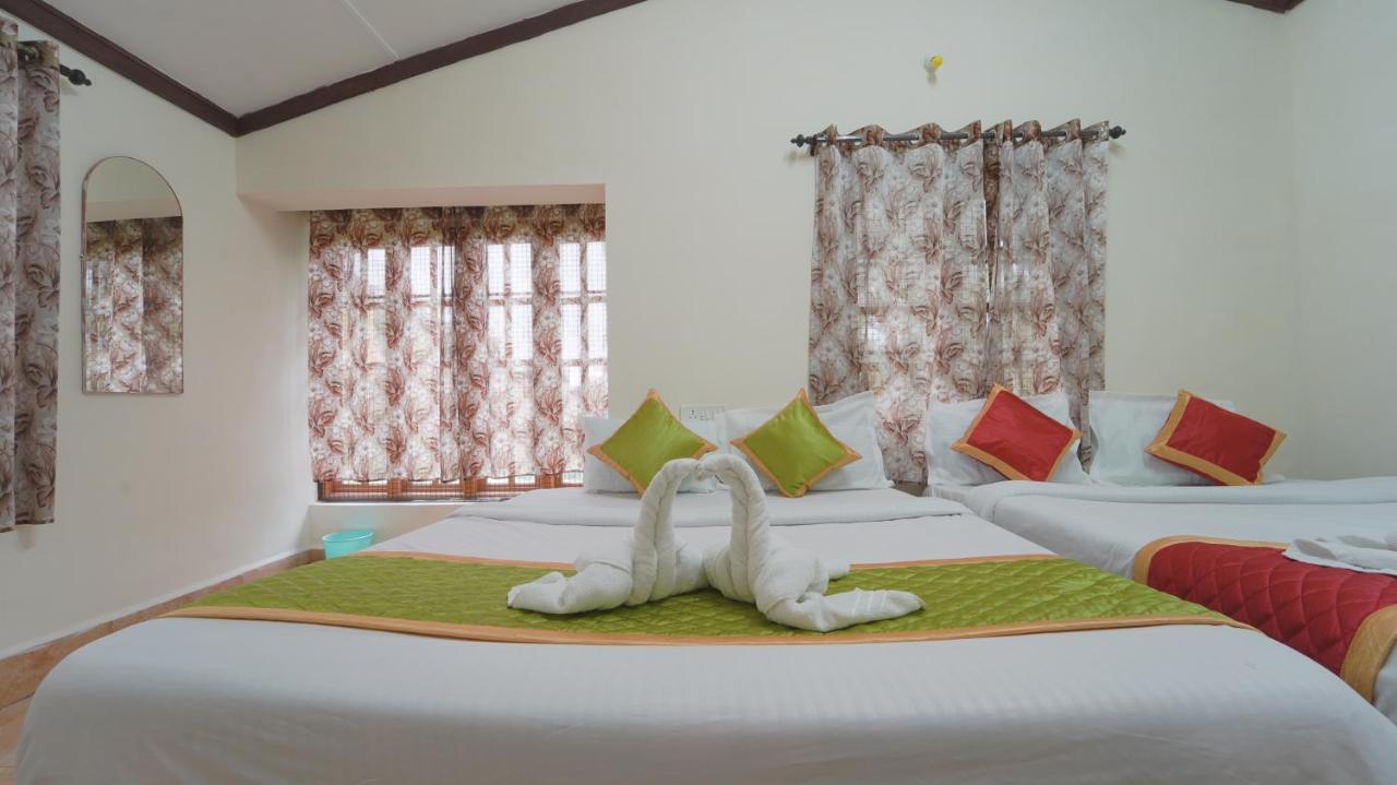 Hotel Amuthu Residency Ooty Esterno foto