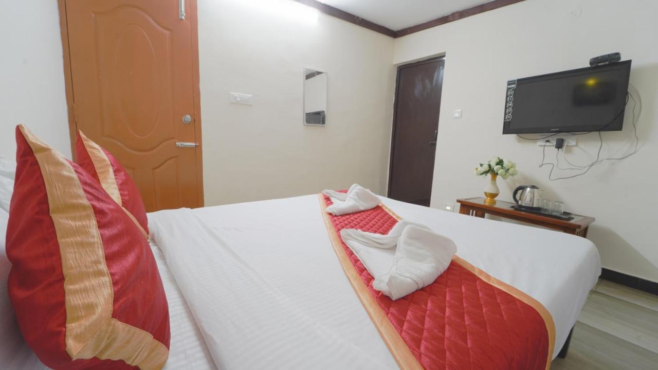 Hotel Amuthu Residency Ooty Esterno foto